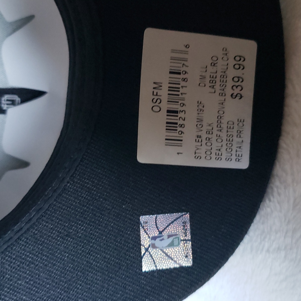 Los Angeles Lakers Black Cap. NWT. - Picture 8 of 8